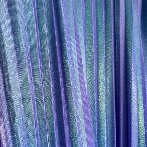 Blue and Aqua Laura Plus iridescent gown with jewel detail, NWOT, sz 18W - Picture 6 of 12